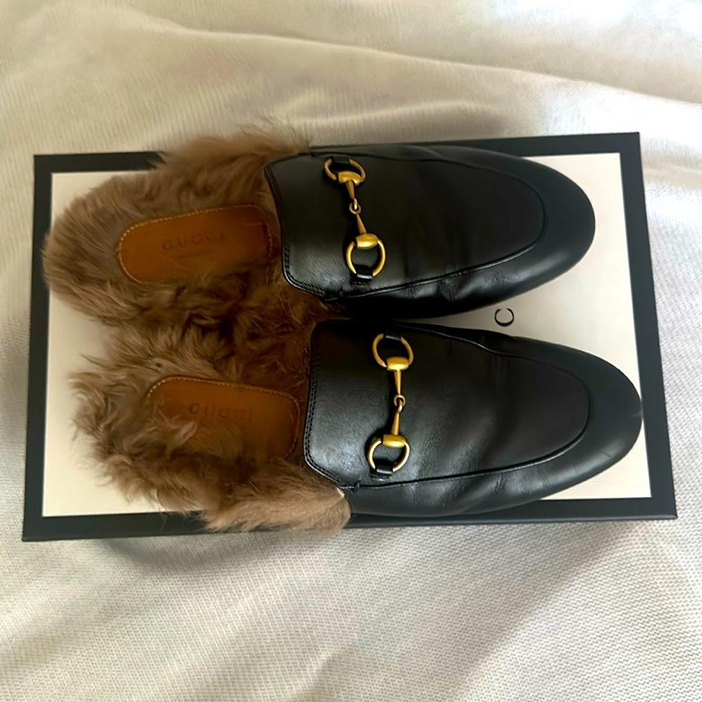 stylish black leather woman’s Princetown Gucci slides . Perfect for Fall/Winter